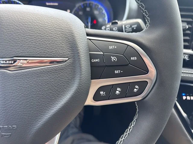 New 2026 Silver Mist Clear-Coat Exterior Paint Chrysler Select image 22