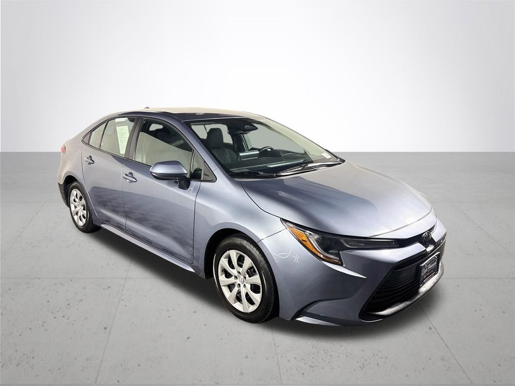 Used 2025  Toyota LE image 4
