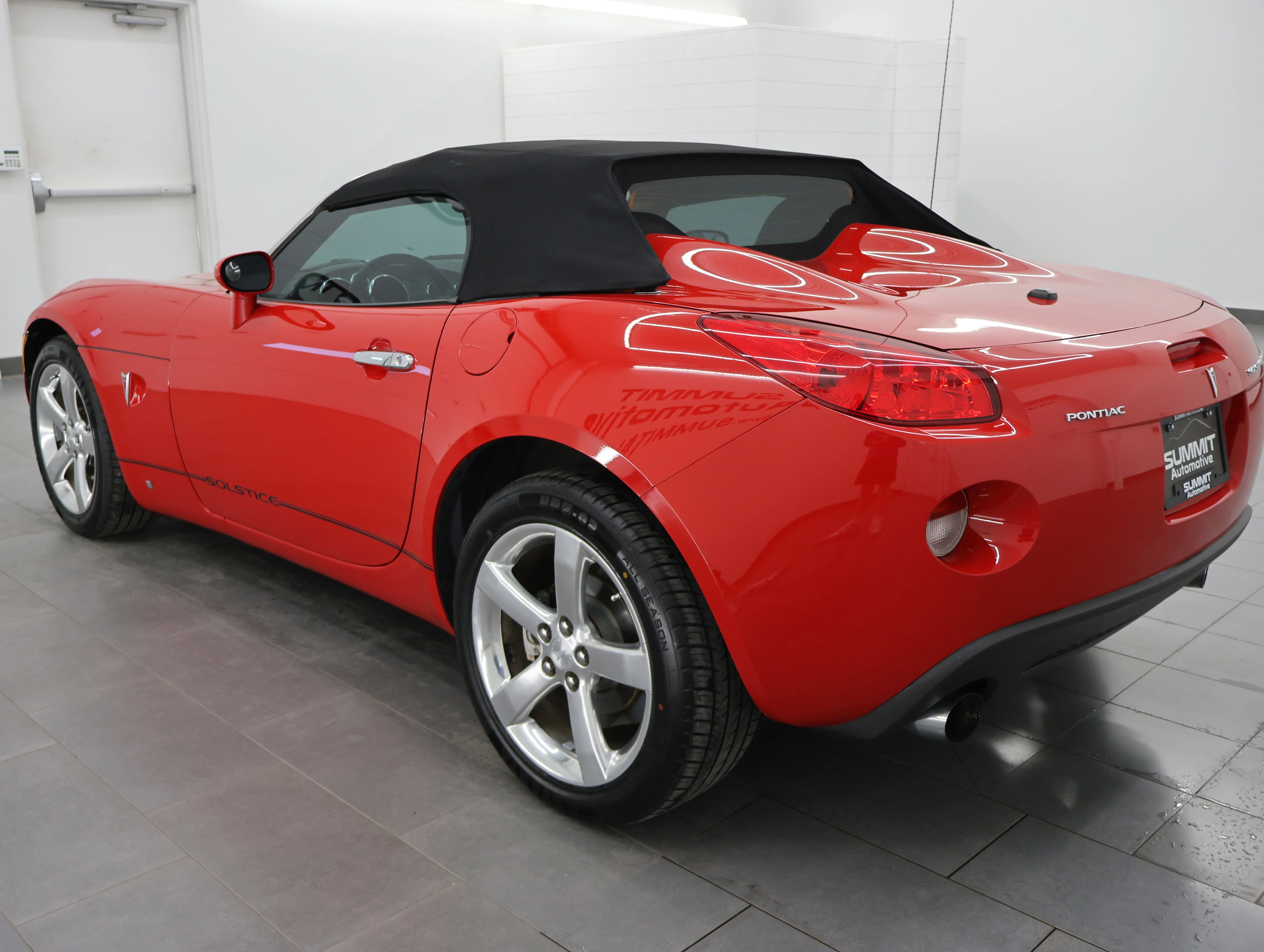 Used 2007 Aggressive (Victory Red) Pontiac GXP image 44