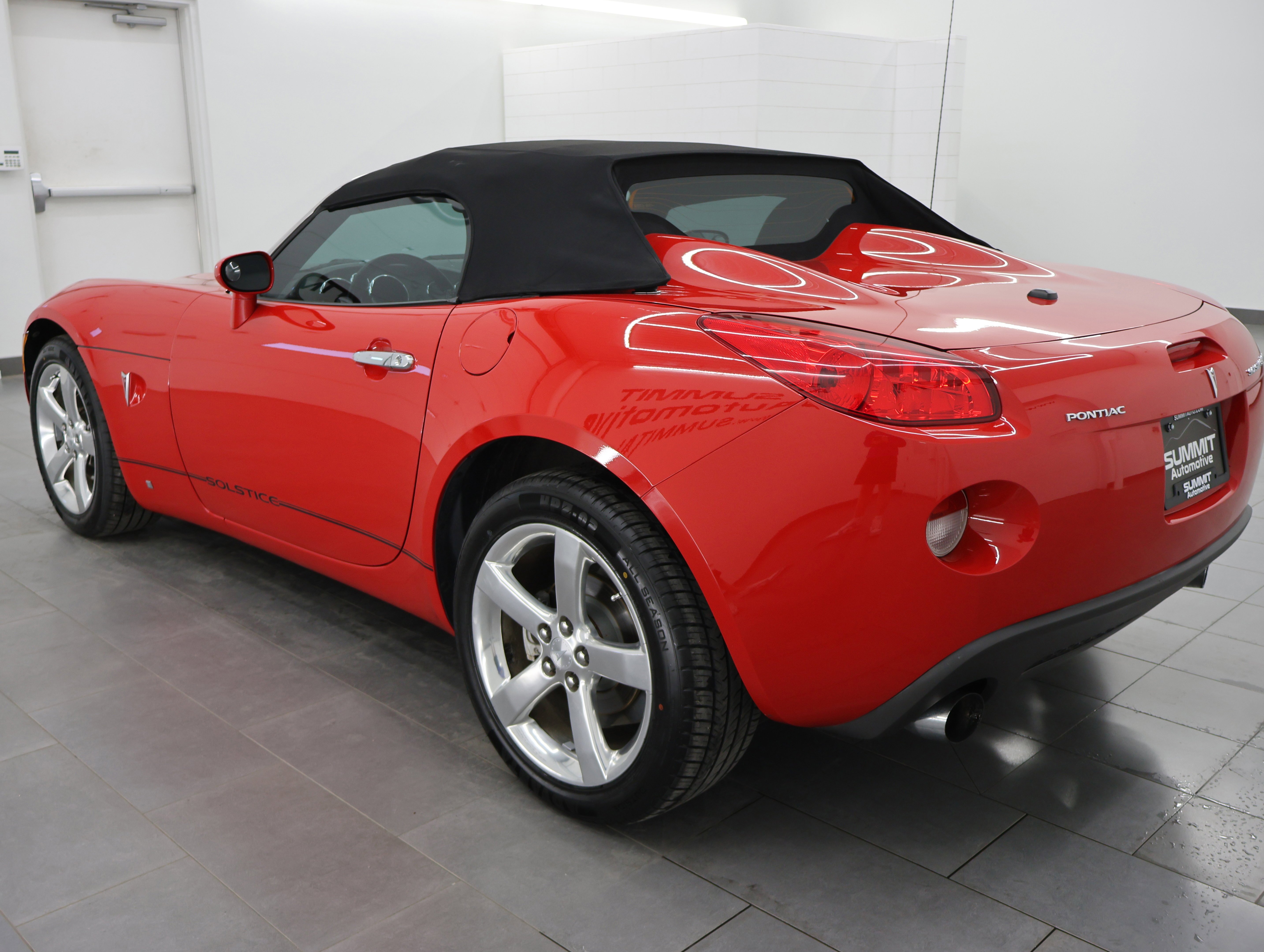 Used 2007 Aggressive (Victory Red) Pontiac GXP Convertible: GXP-CONVERTIBLE-5 SPEED STICK-BLACK LEATHER-LIKE NEW TIRES image 44