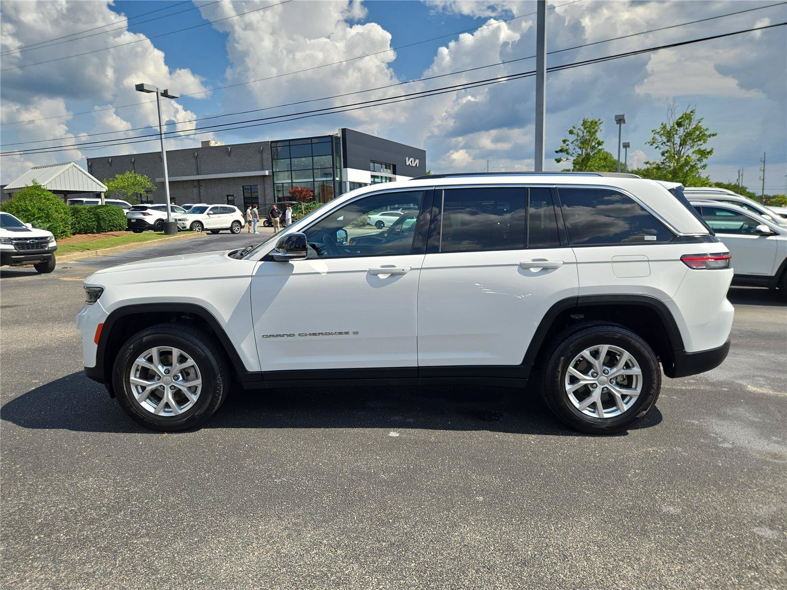 Used 2023 Bright White Clearcoat Jeep Limited image 10