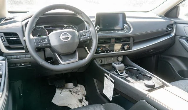2026 Nissan Rogue SV - Photo 8
