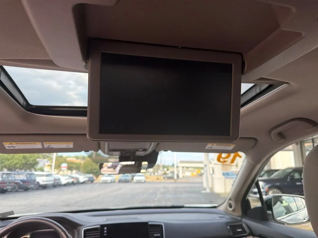 Used 2019 White Honda Touring 7-Passenger image 17