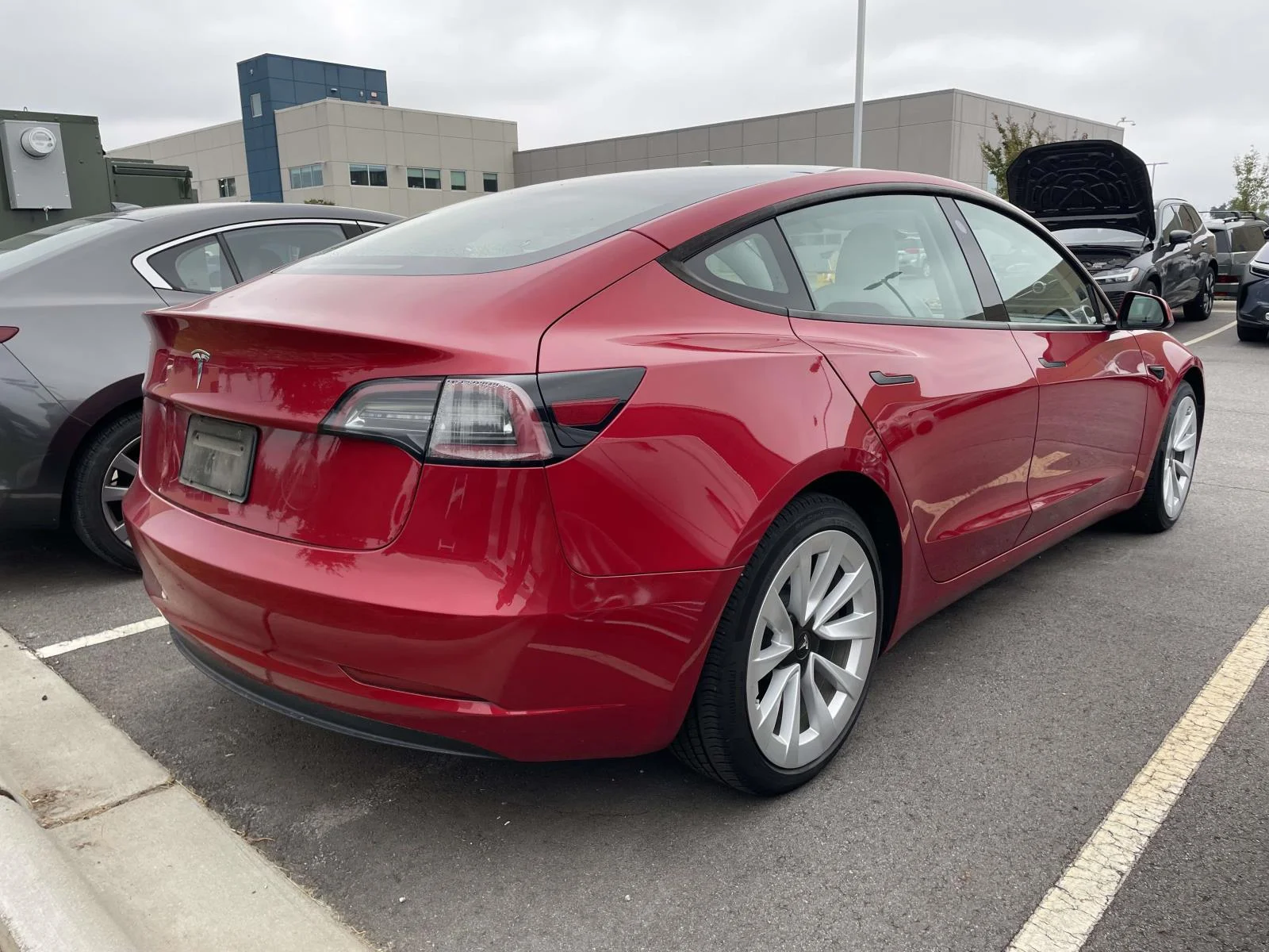Used 2023  Tesla Base image 4
