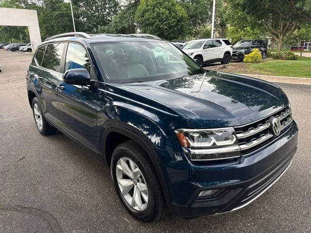 Used 2019 Blue Volkswagen 3.6L V6 SE image 6