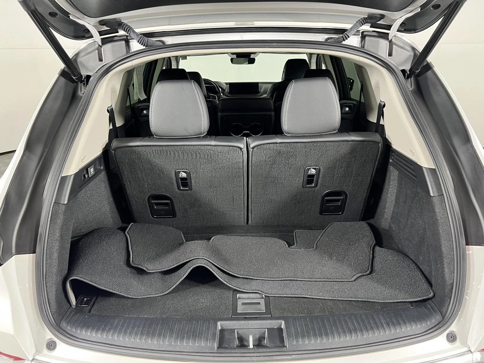 Used 2024 Platinum White Pearl Acura  image 25