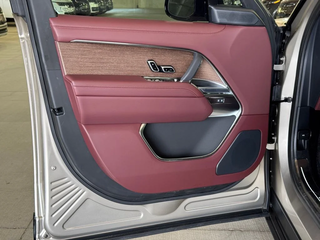 New 2026 Batumi Gold Premium Metallic Land Rover SE image 13