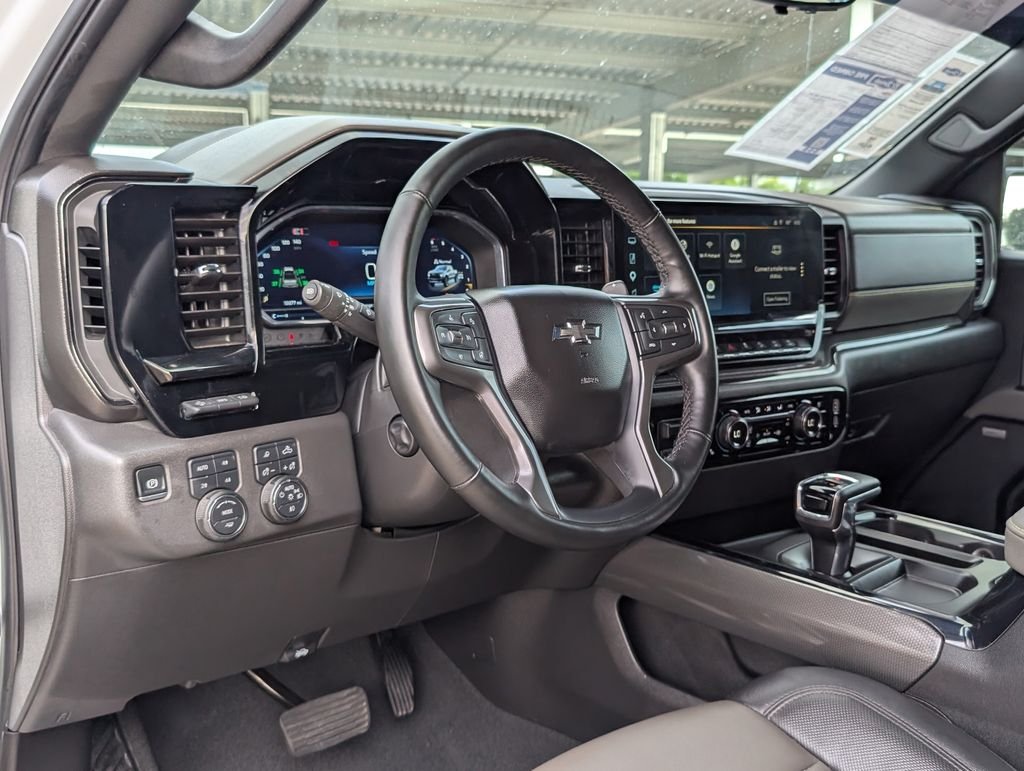 Used 2025 White Chevrolet ZR2 image 4