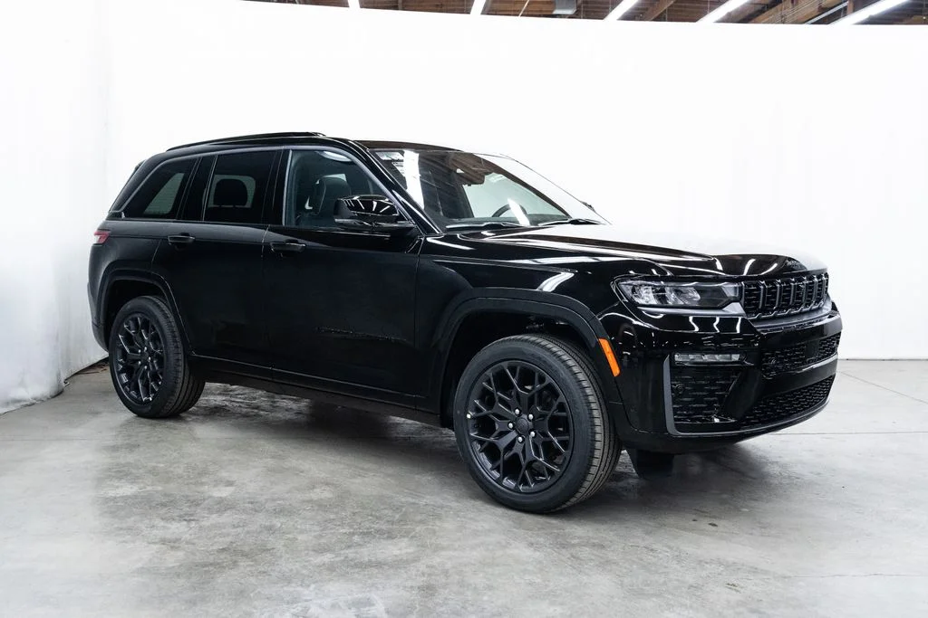 2026 Jeep Grand Cherokee Summit 4x4's photo