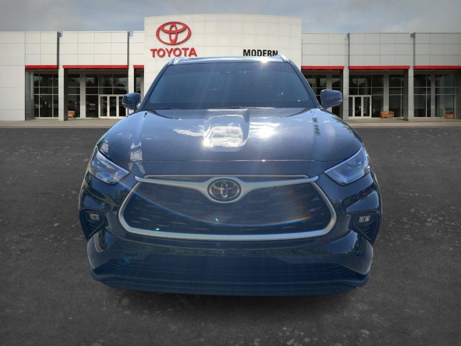 Certified Used 2020 Midnight Black Metallic Toyota XLE image 2