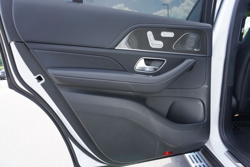 New 2026 MANUFAKTUR Moonlight White Metallic Mercedes-Benz GLS 63 AMG® image 36