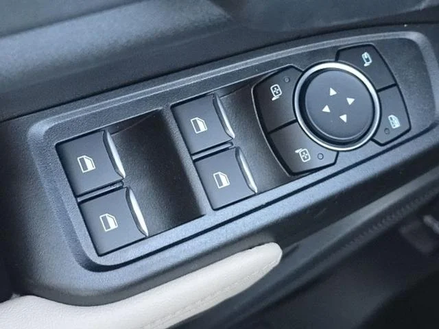 New 2025 Oxford White Ford XLT image 30