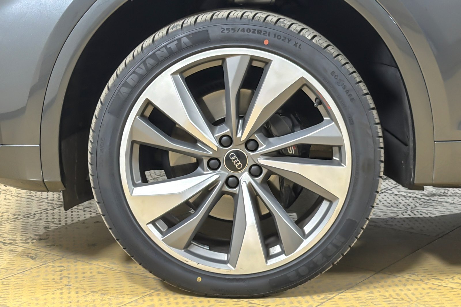Used 2023 Daytona Gray Pearl Effect Audi Premium Plus 3.0 TFSI quattro image 25