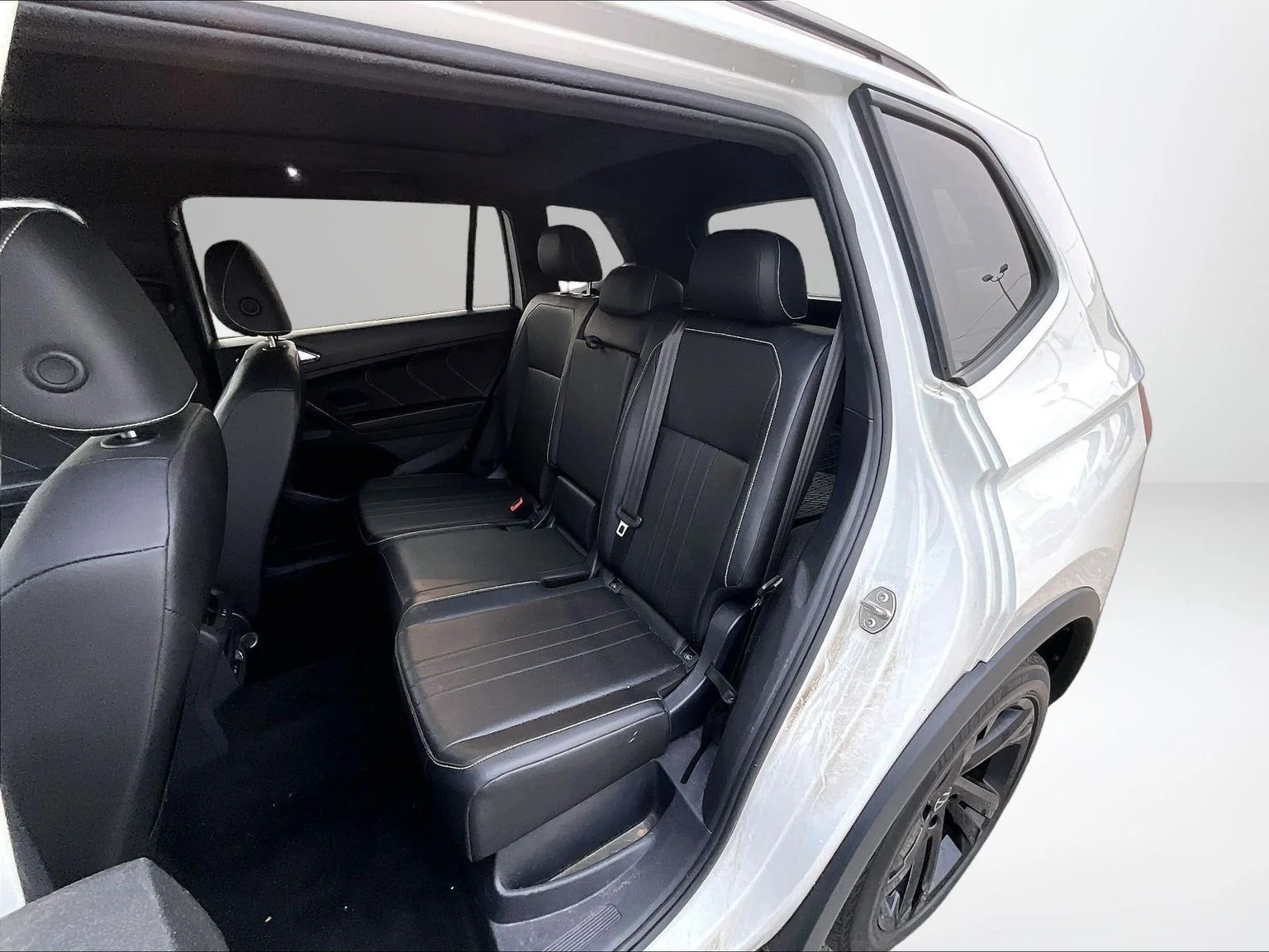 Used 2023 White Volkswagen 2.0T SE R-Line Black image 24