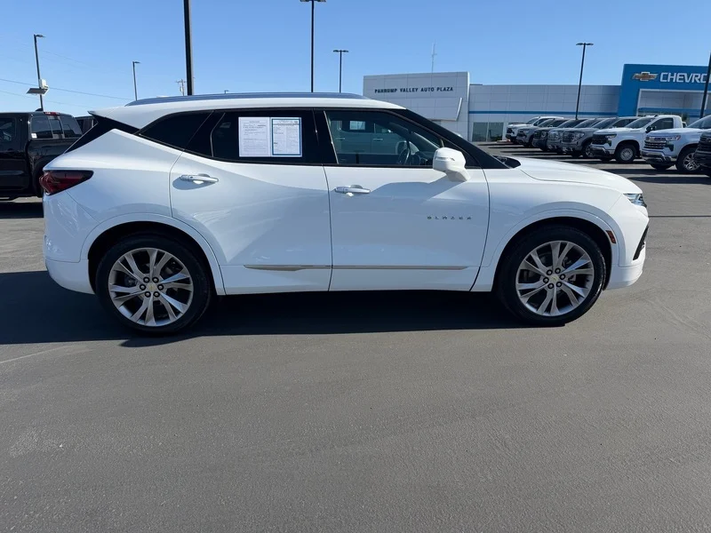 Used 2019 SUMMIT WHITE Chevrolet Premier image 2
