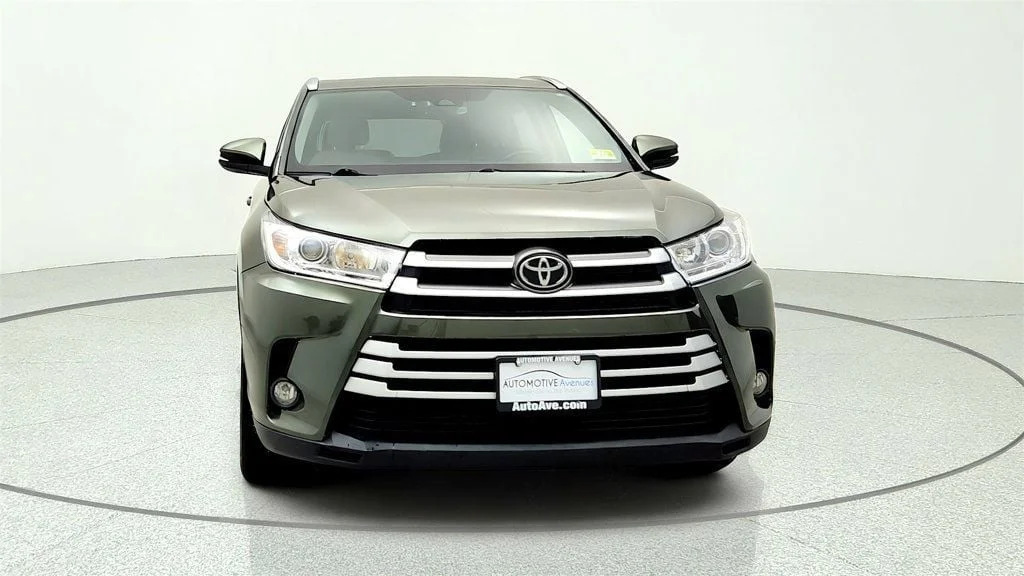Used 2018 Alumina Jade Metallic Toyota XLE V6 AWD w/ Tow Hitch Receiver image 2