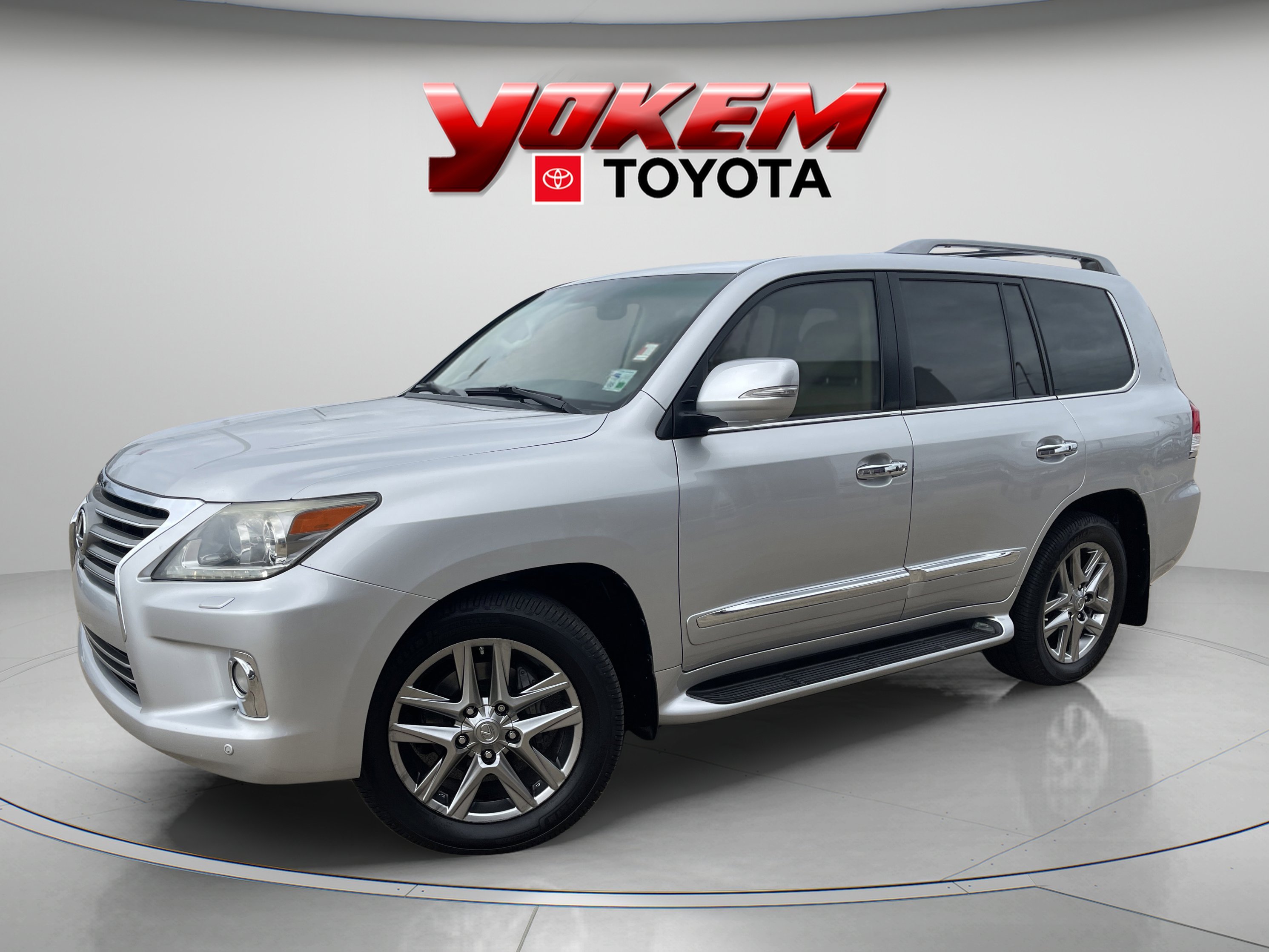2013 Lexus LX 600 570's photo