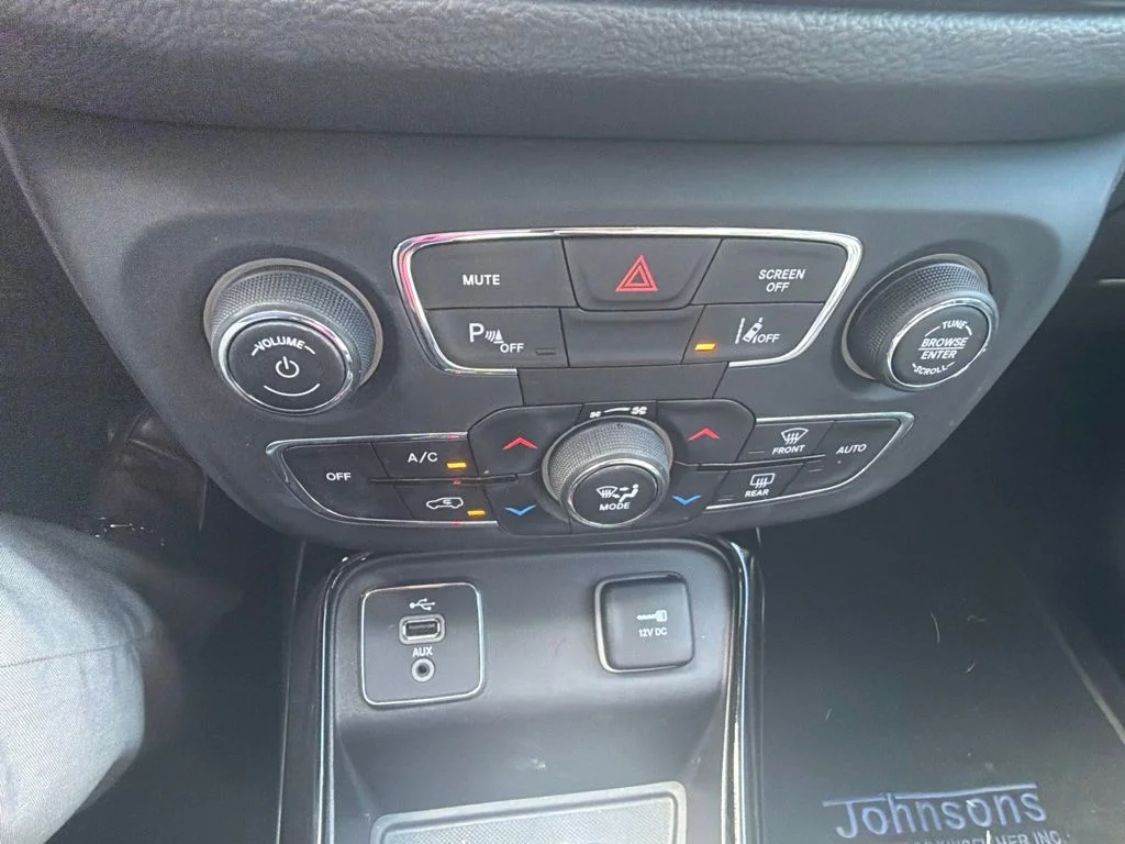 Used 2018 Blue Jeep Limited image 12