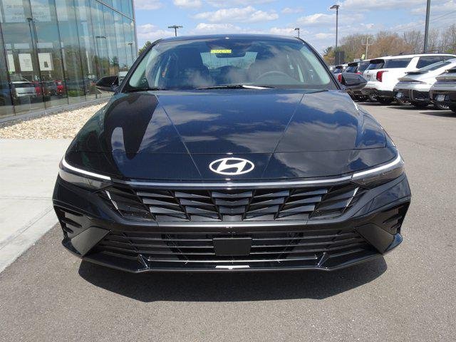 2025 Hyundai Elantra Limited - Photo 8