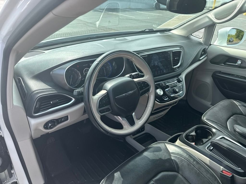 Used 2019 White Chrysler Limited image 11