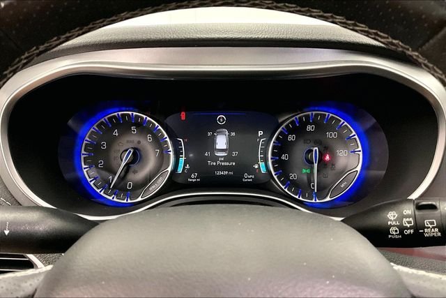 Used 2018 Granite Crystal Metallic Clearcoat Chrysler Limited image 29