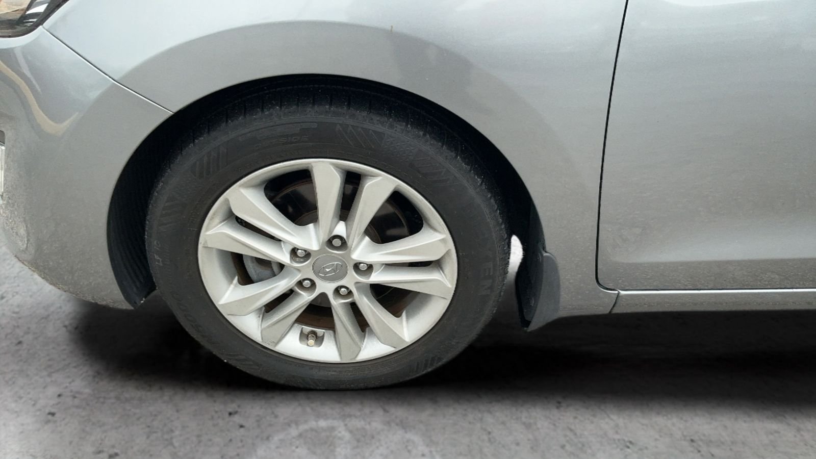 Used 2015 Gray Hyundai Base image 17