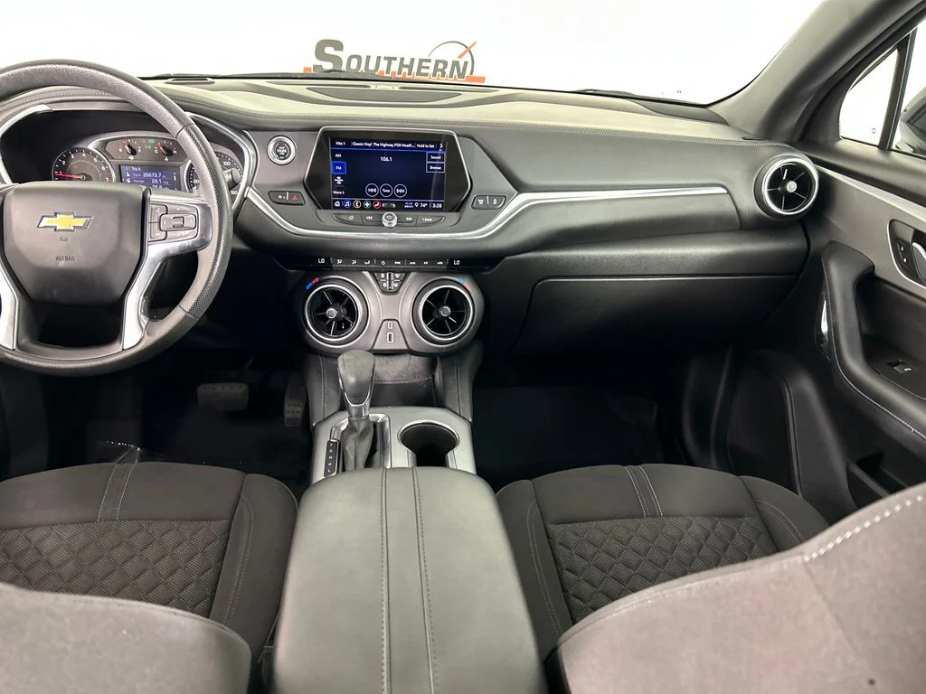 Used 2022 White Chevrolet LT image 18