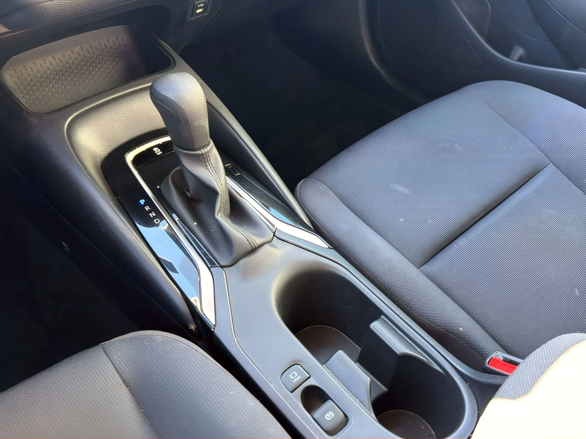 2025 Toyota Corolla LE - Photo 24