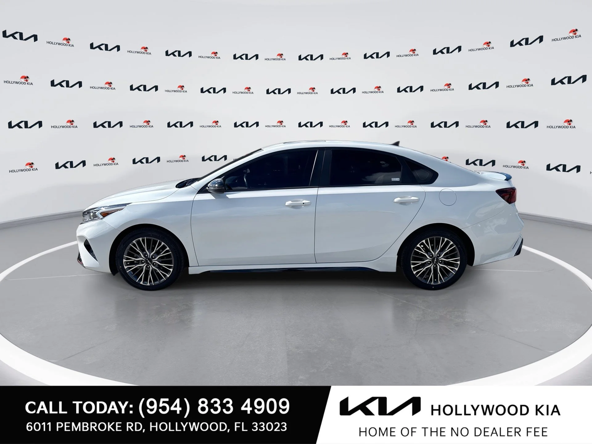 Used 2024 Snow White Pearl Kia GT-Line image 5