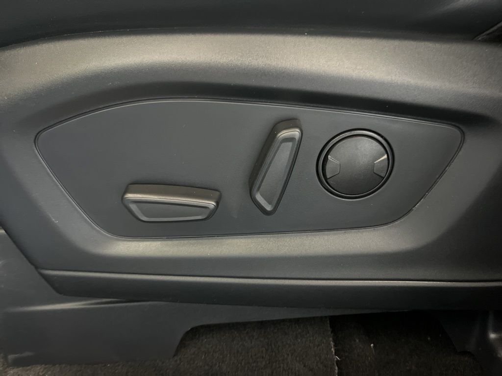 Used 2025 Agate Black Metallic Ford ST-Line image 20