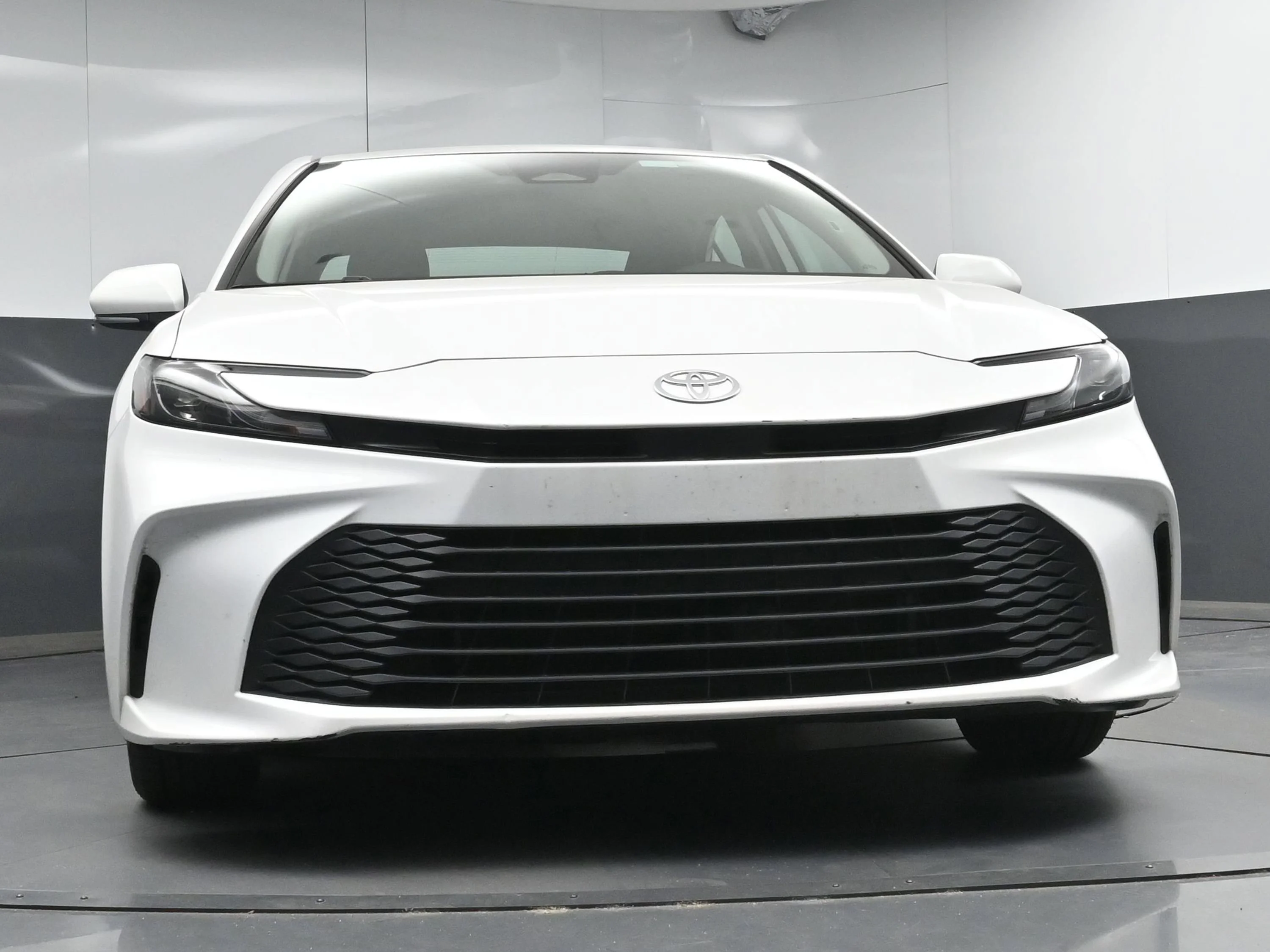 Used 2025 Ice Toyota LE image 21