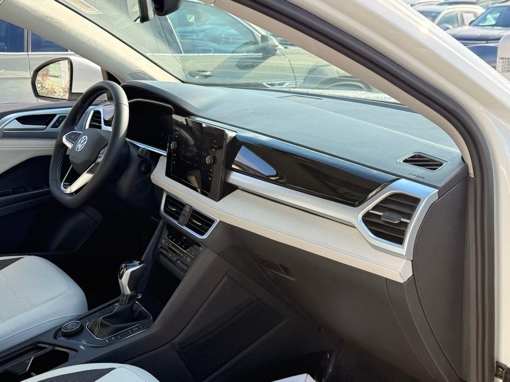 New 2026 Pure White Volkswagen 1.5T SE image 26