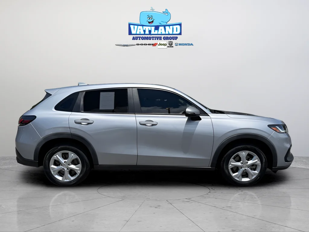 Certified Used 2023 Lunar Silver Metallic Honda LX image 6