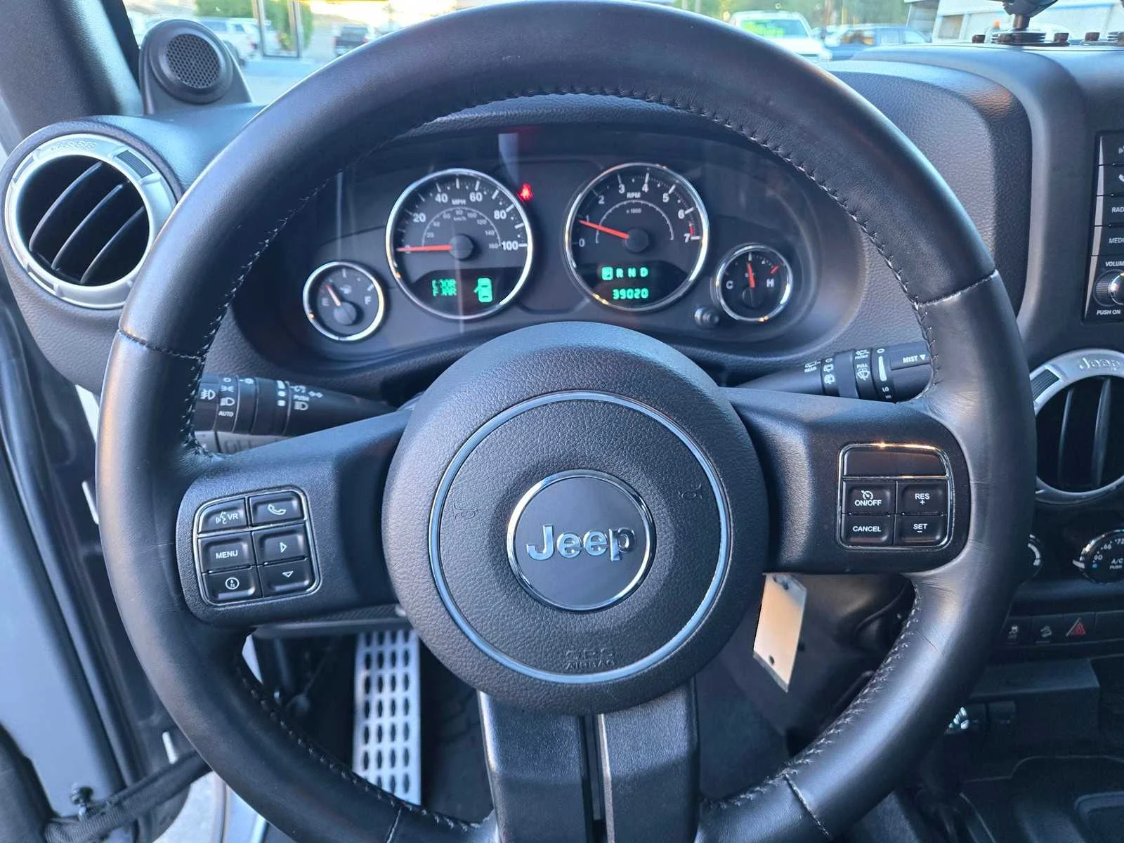 Used 2014  Jeep Rubicon image 26