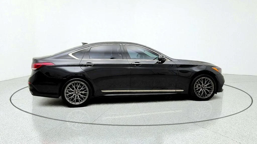 Used 2018 Victoria Black Genesis 3.3T Sport RWD image 4