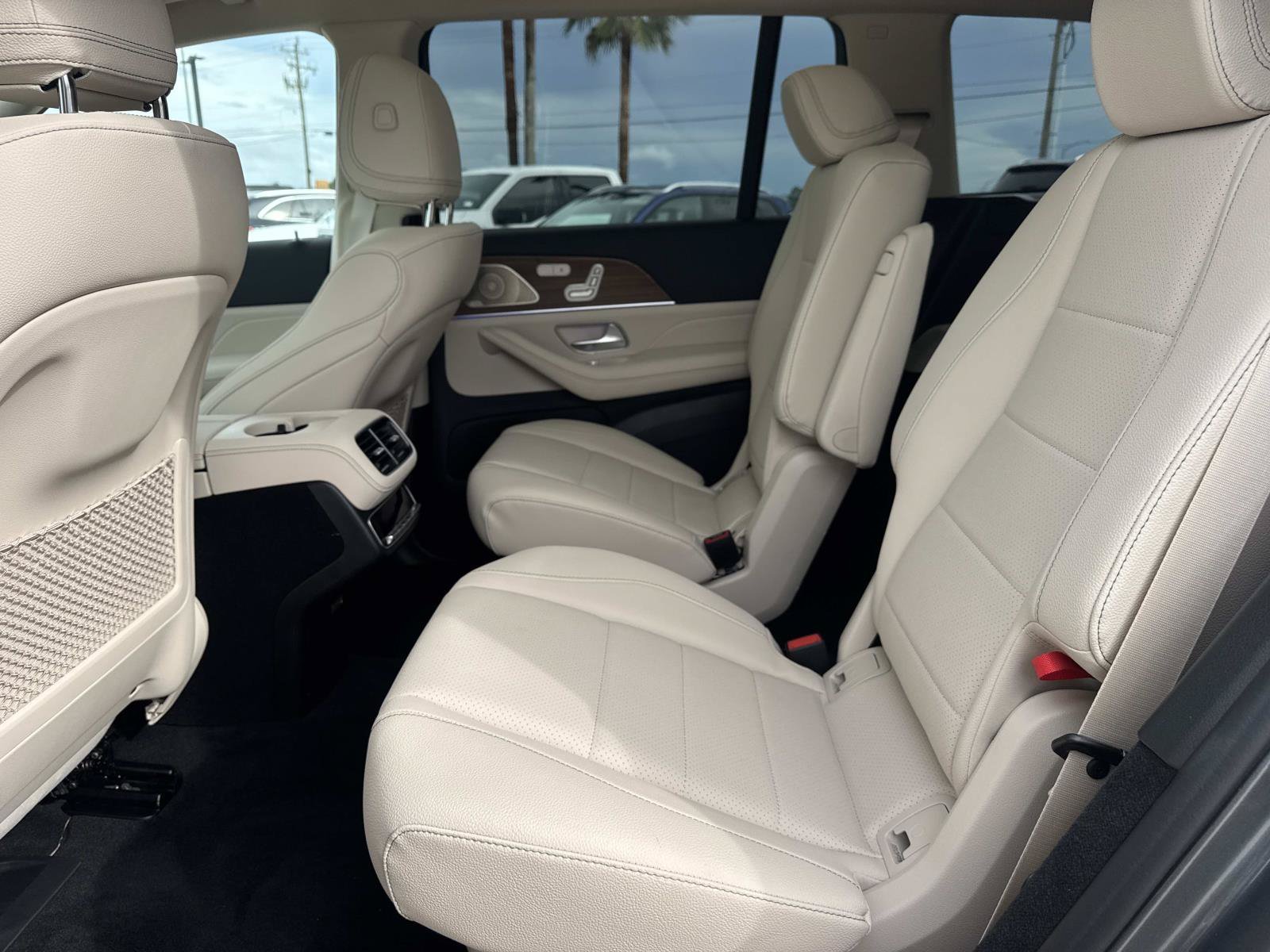 New 2026  Mercedes-Benz GLS 450 image 10
