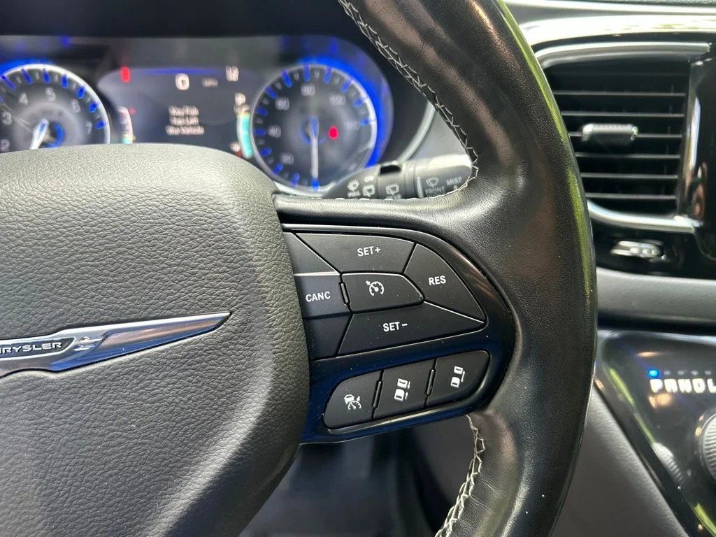 Used 2019 Blue Chrysler Touring L image 22