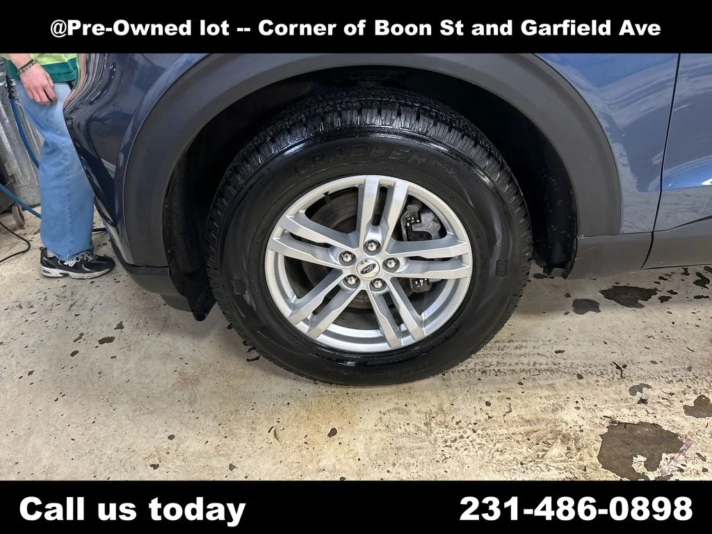 Used 2020 Blue Ford XLT image 11