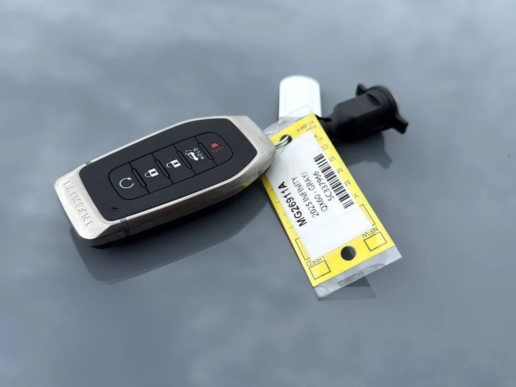 Used 2025 Gray INFINITI LUXE image 28