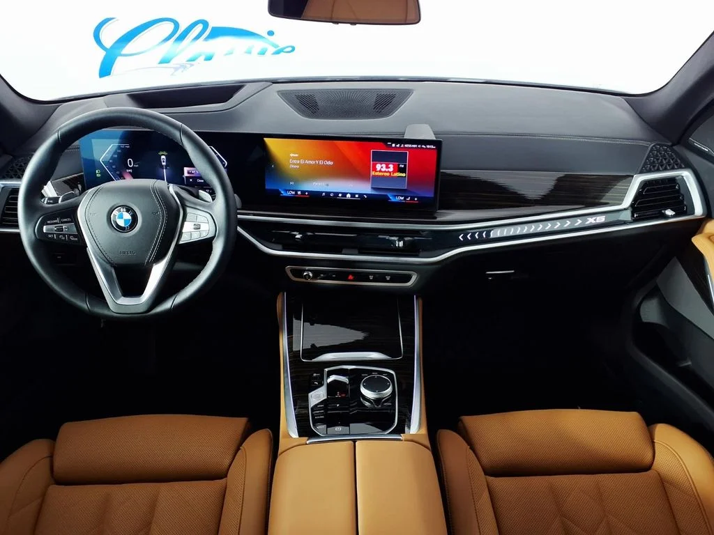 Used 2025 White BMW sDrive40i image 13
