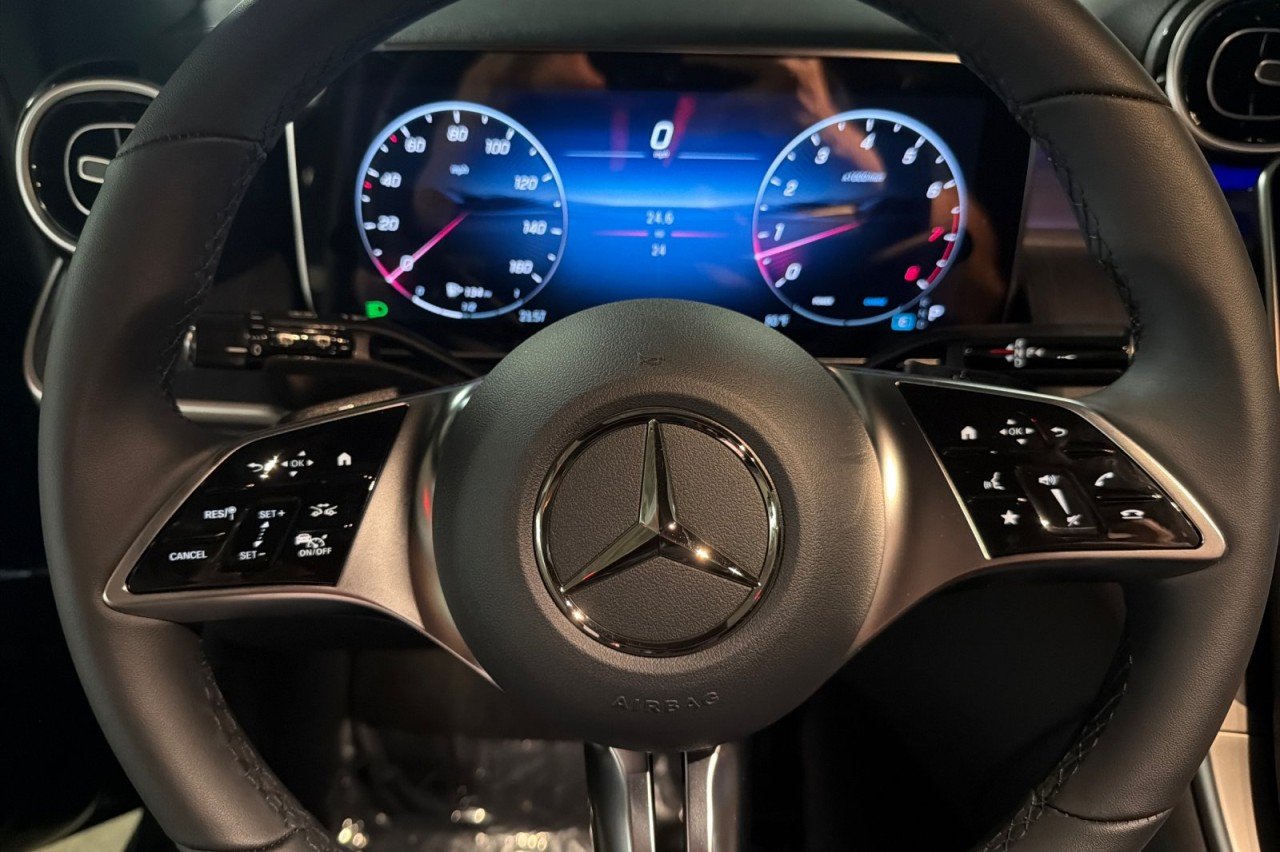 New 2027 Graphite Grey Metallic Mercedes-Benz GLC 300 SUV image 22