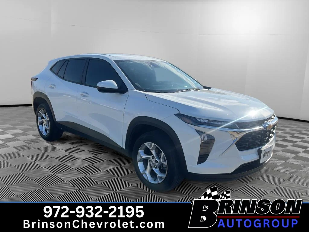 Used 2025 Summit White Chevrolet LS image 3