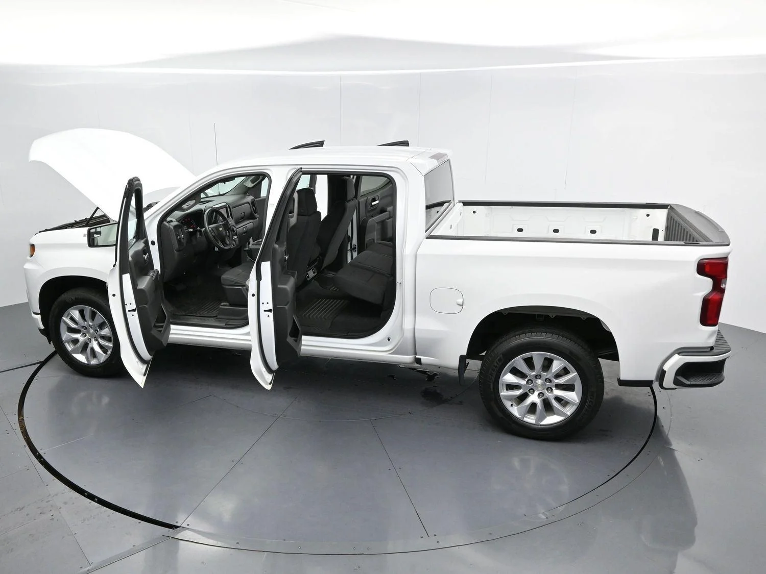 Used 2019 SUMMIT WHITE Chevrolet Custom image 35