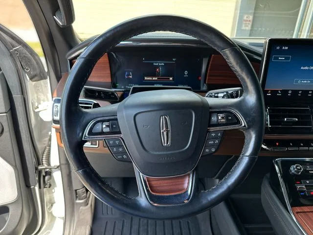 Used 2023 White Lincoln Reserve image 14