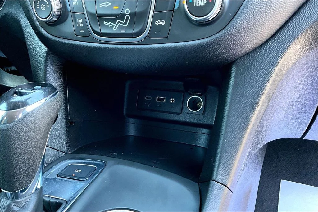 Used 2021 White Chevrolet LT image 16