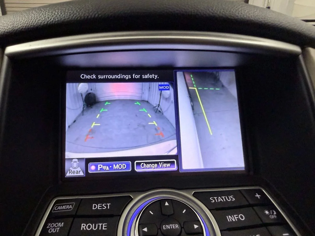 Used 2017 White INFINITI Base image 16