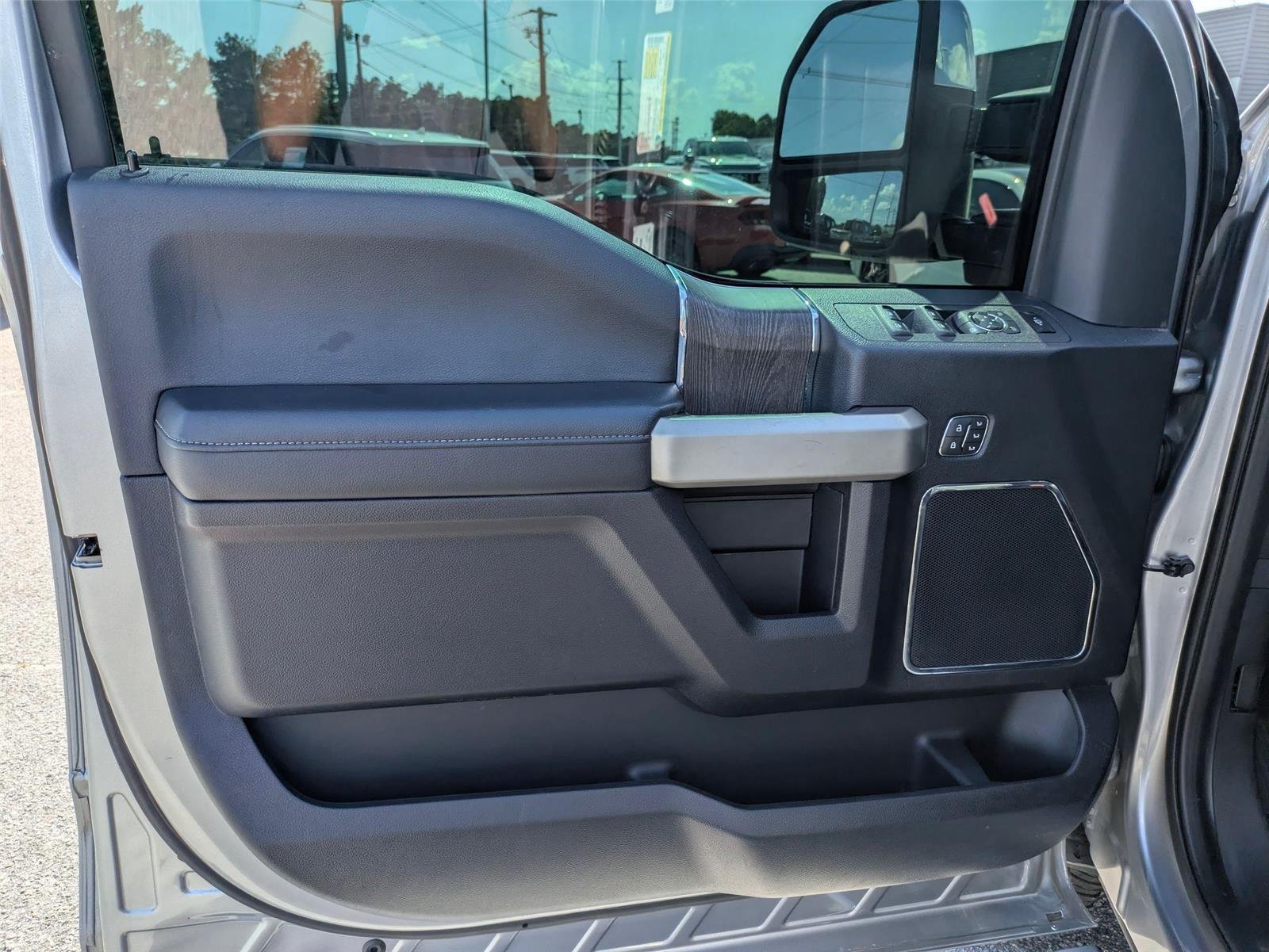 Used 2020 Iconic Silver Metallic Ford LARIAT image 11