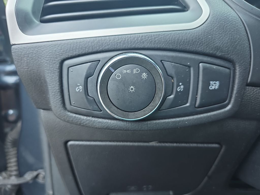 Used 2022 Blue Ford SEL image 19
