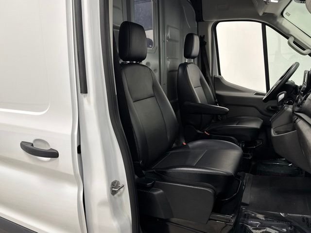 Used 2025 Oxford White Ford Base image 23