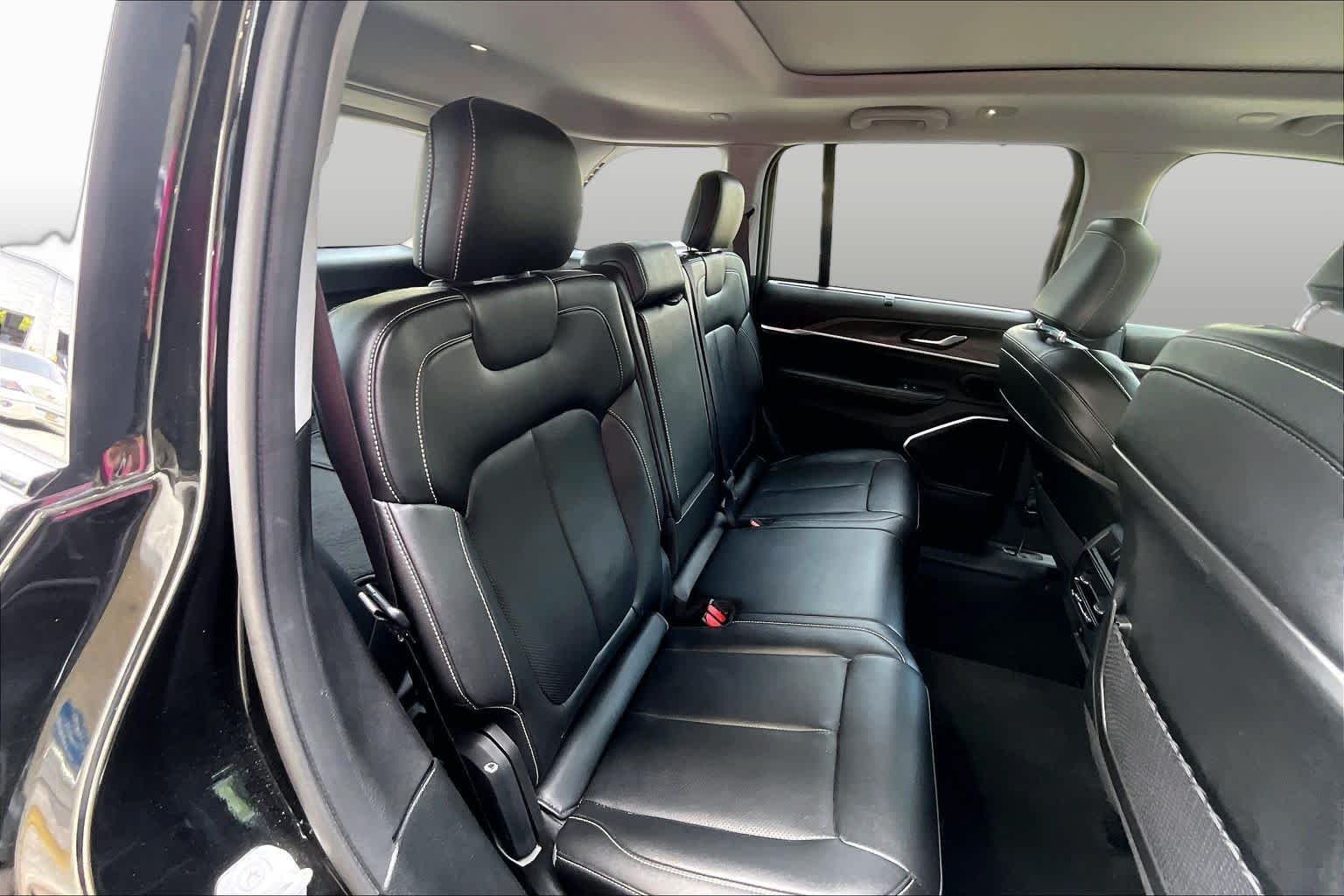 Used 2022 Diamond Black Crystal Pearlcoat Jeep  image 20